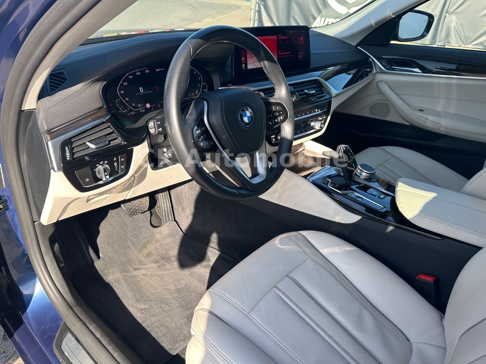 Fahrzeugabbildung BMW 530e xDrive Touring Luxury Line/Pano/LED/Kam/AHK