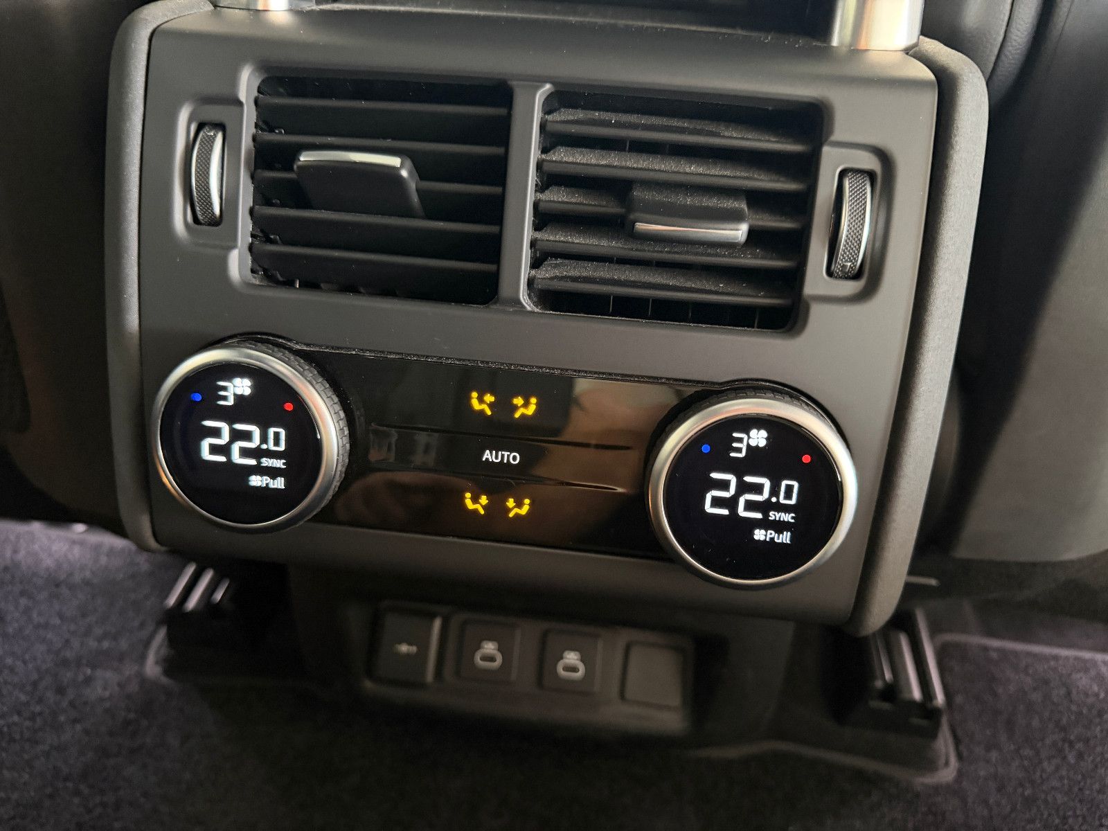 Fahrzeugabbildung Land Rover Discovery 5 R-Dynamic SE AWD/7-SITZER/360''KAM