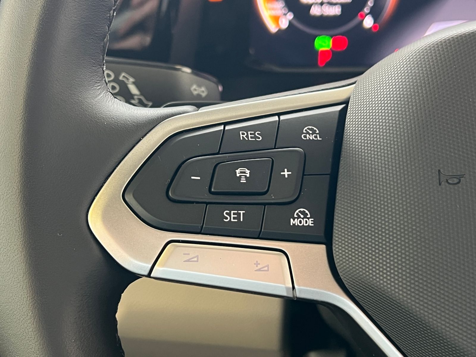 Fahrzeugabbildung Volkswagen Multivan T7 Style 2.0 TDI DSG *AHK, IQ.Light, Pa