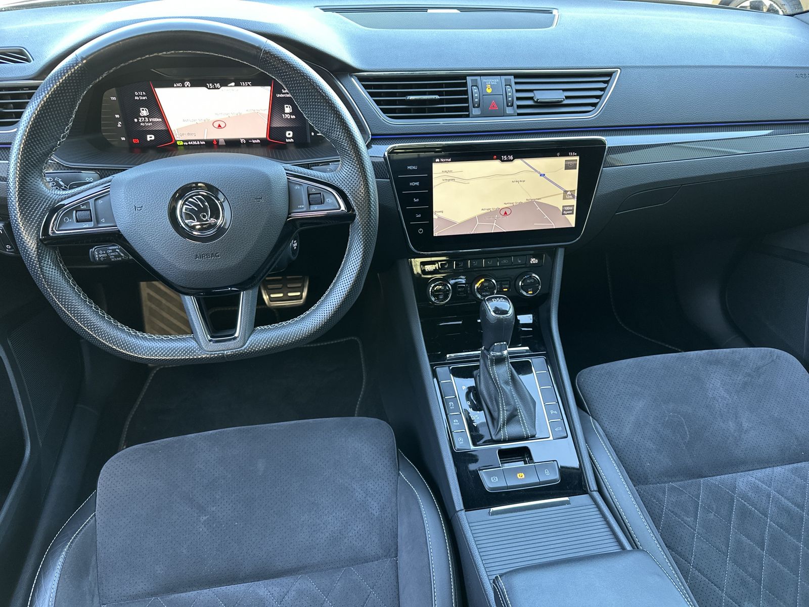 Fahrzeugabbildung SKODA Superb Combi 2.0 TDI DSG Sportline XEN+PANO+ACC+