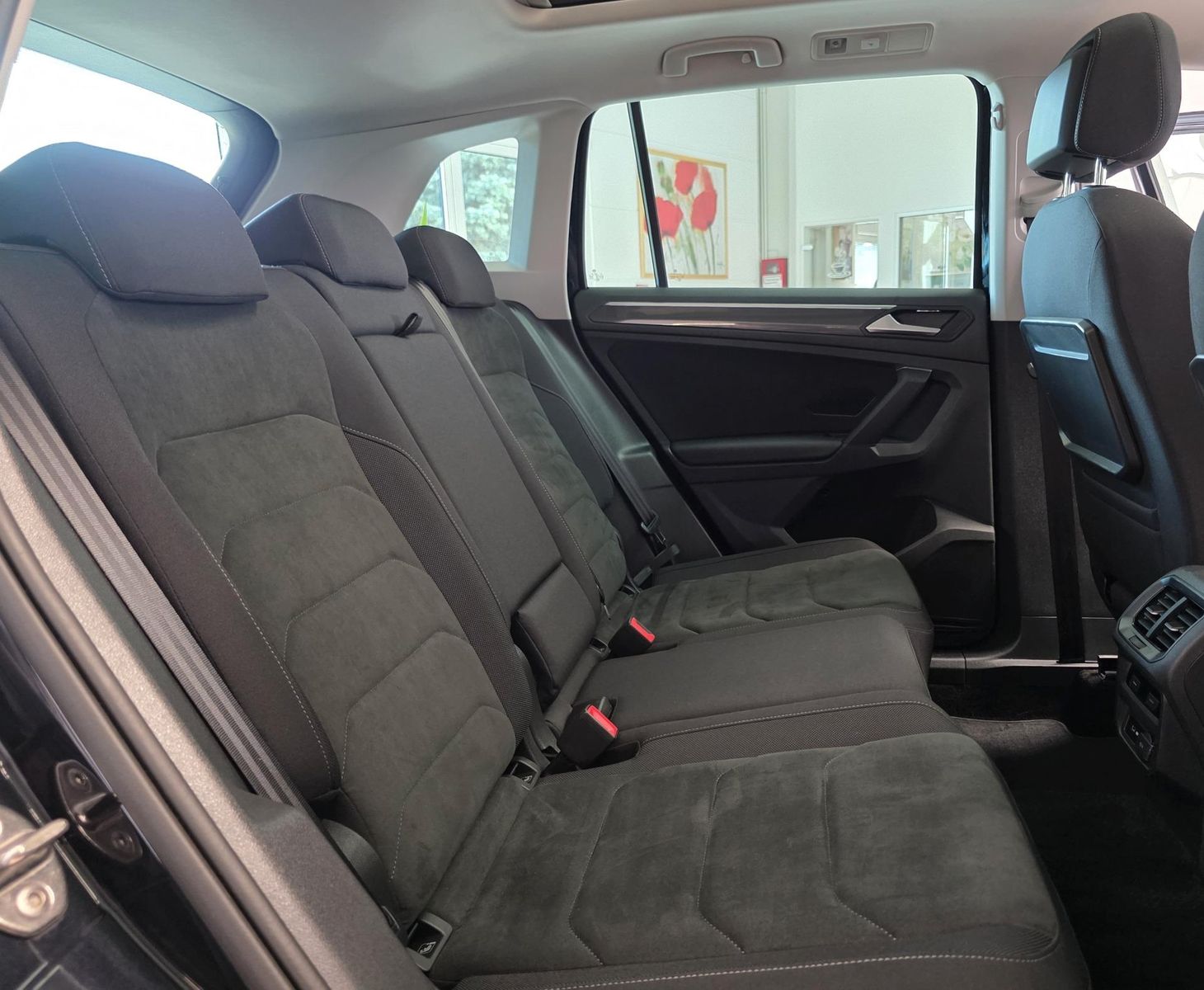 Fahrzeugabbildung Volkswagen Tiguan R-Line/Pano/Keyless/LED/Virtual/Dynaudio
