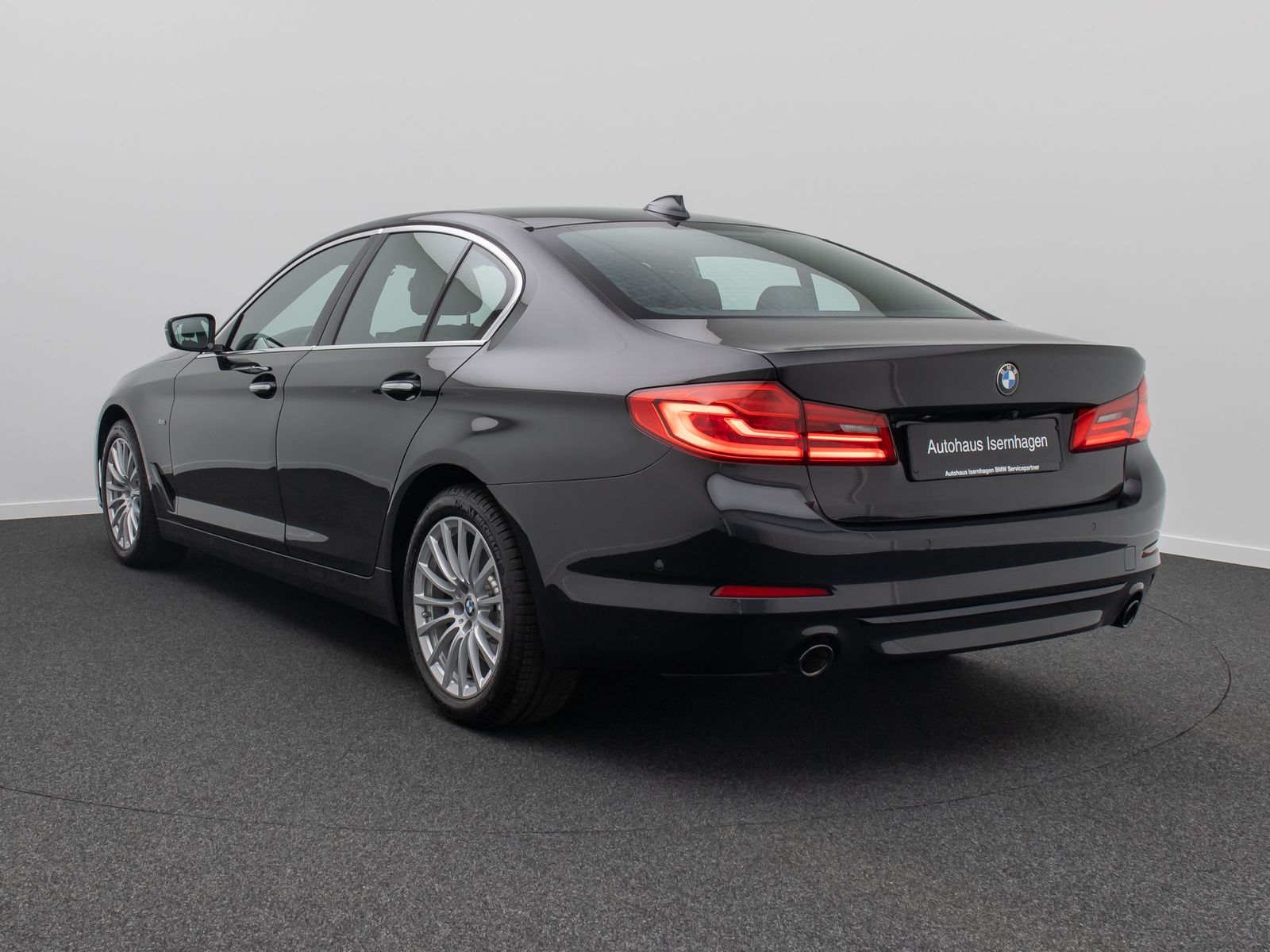Fahrzeugabbildung BMW 530d Sport Line ACC Kamera HUD HiFi DisplayKey