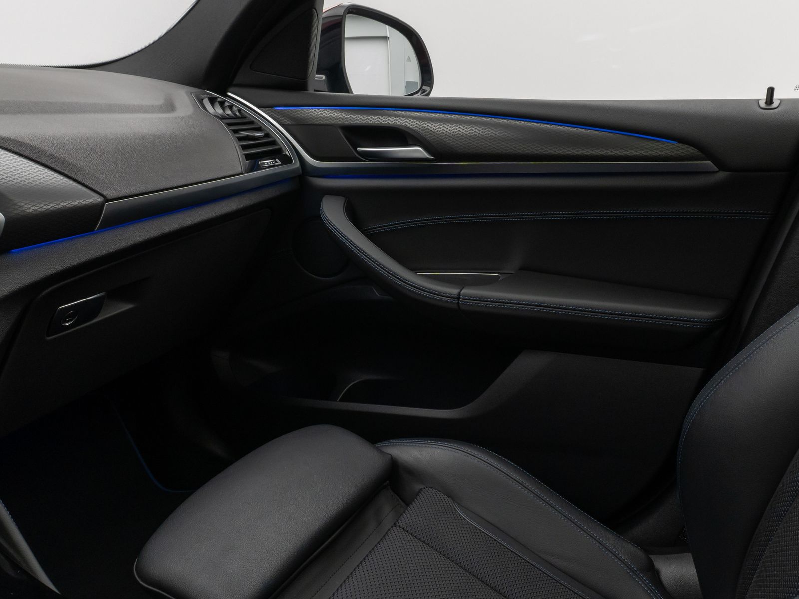 Fahrzeugabbildung BMW X4 xD20d M Sport X Panorama HUD HiFi Komfort 20"