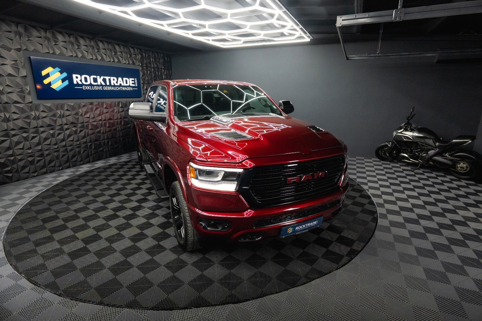 Fahrzeugabbildung Dodge RAM 5.7 V8 HEMI 4x4 NIGHT-Edition LARAMIE Sport