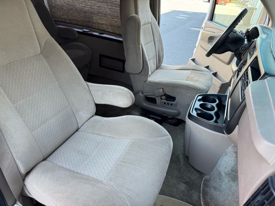 Fahrzeugabbildung Chevrolet Express Chevy Van Regency 5.3 V8 GMC Savana