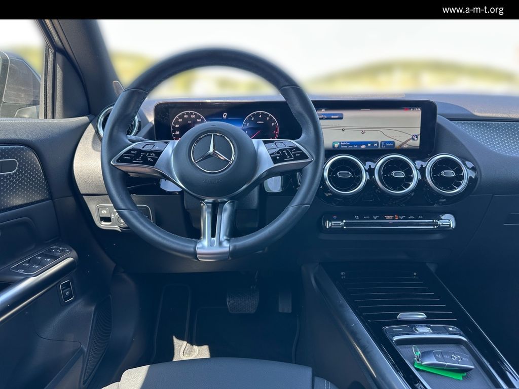 MERCEDES-BENZ GLA 200