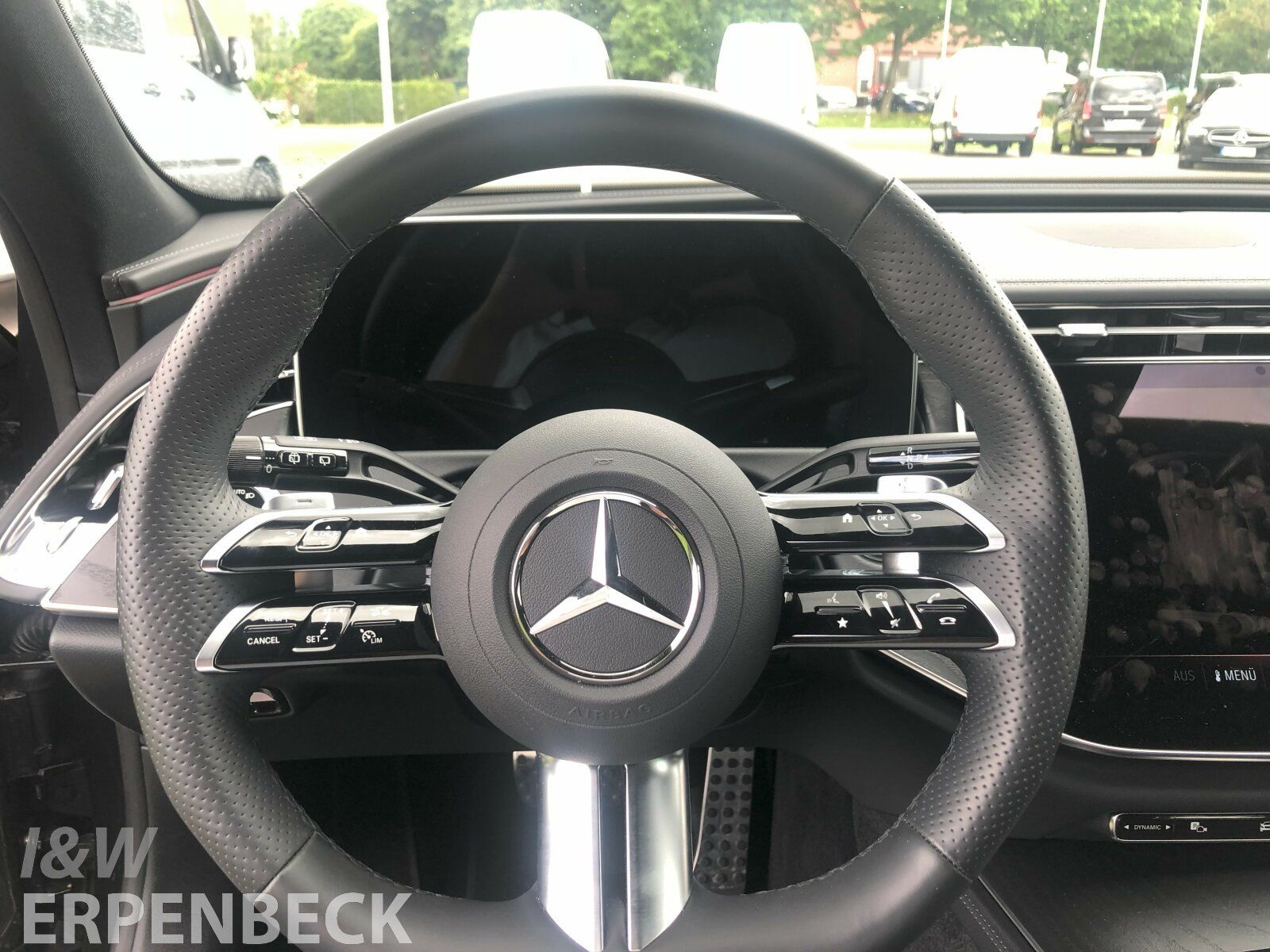 Fahrzeugabbildung Mercedes-Benz E 220 d T AMG Panorama AHK Memory Distronic FAP
