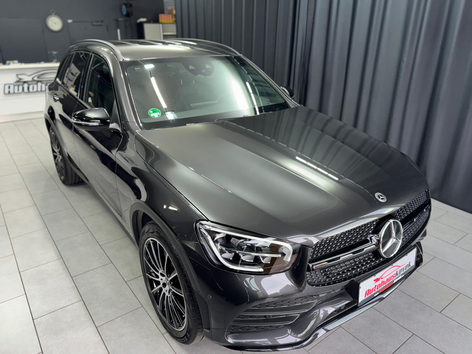 Fahrzeugabbildung Mercedes-Benz GLC 400 d 4Matic|AMG-LINE|AHK|STANDHEIZUNG|