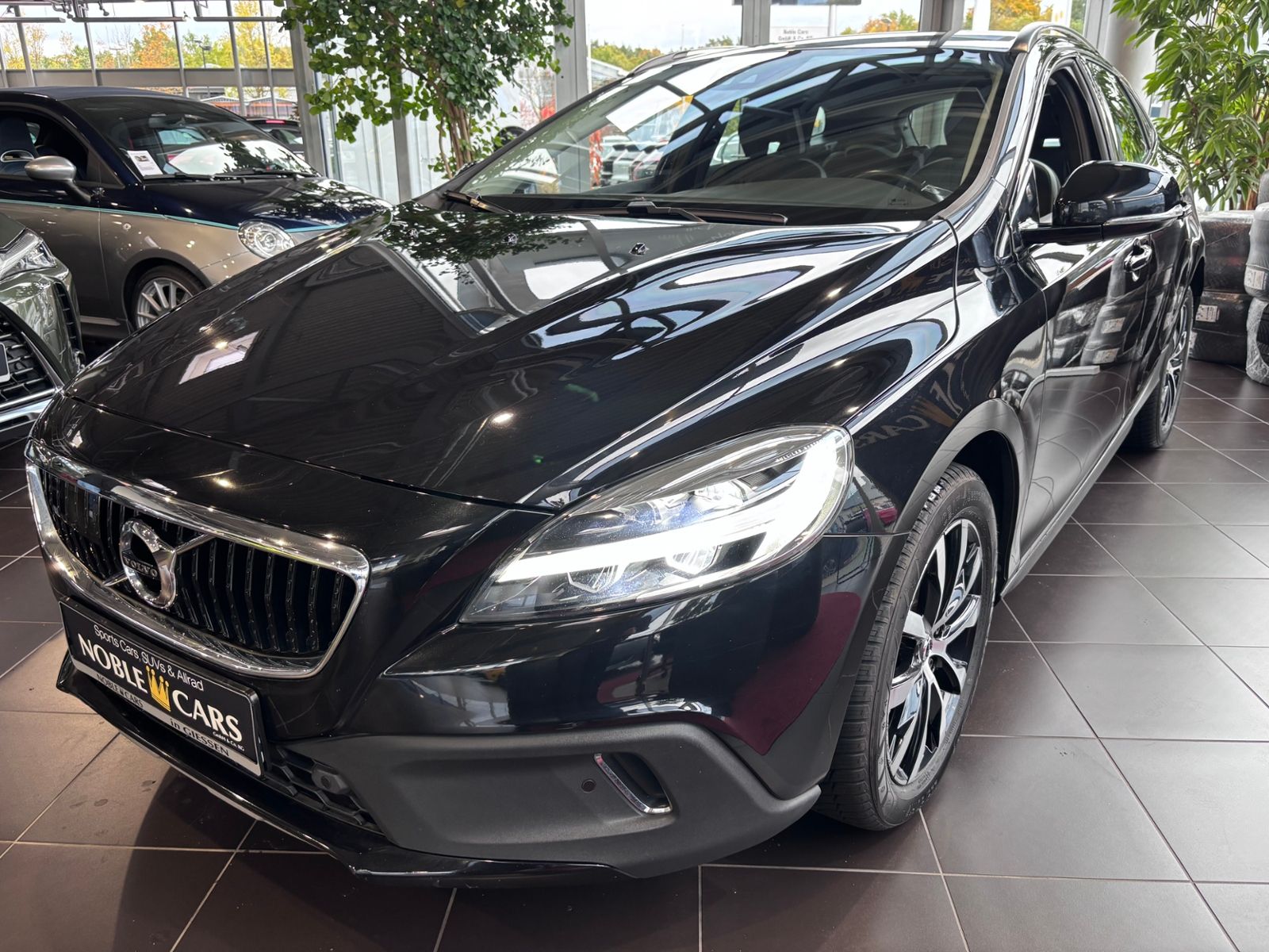 Fahrzeugabbildung Volvo V40 Cross Country Momentum LED NAVI ALU