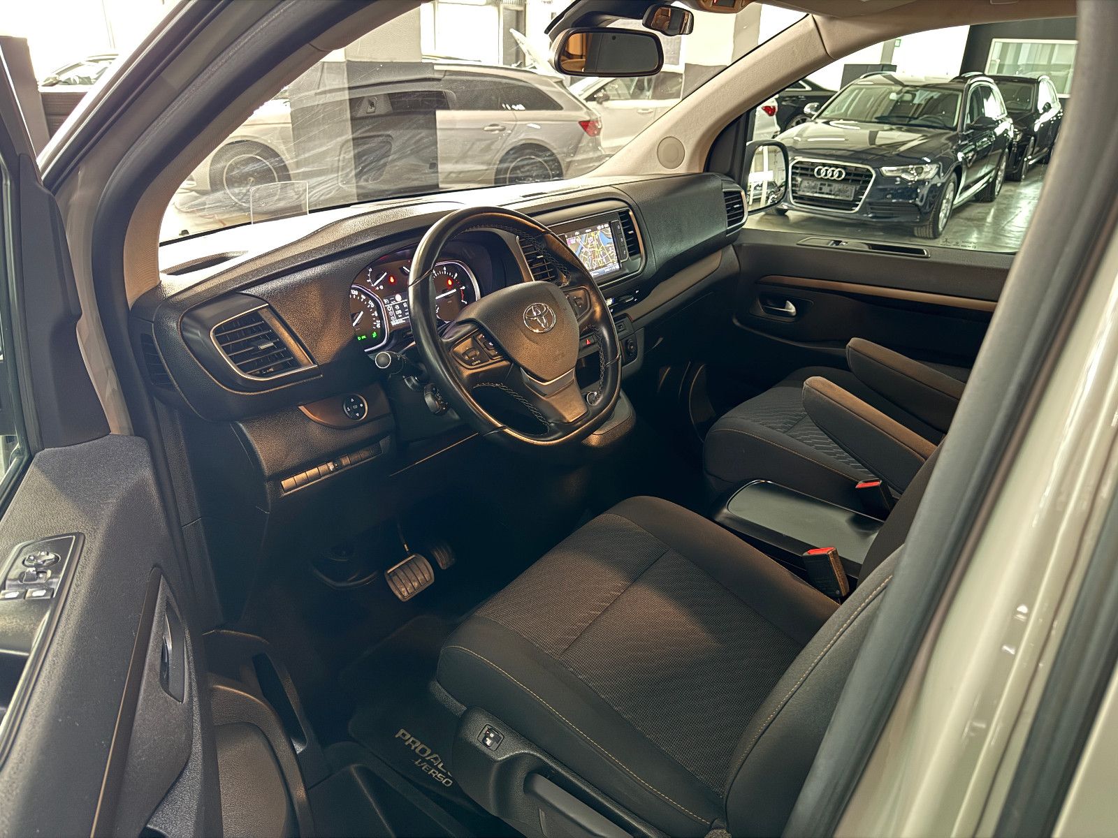 Fahrzeugabbildung Toyota DETHLEFFS CROSSCAMP FLEX 7-SITZER AUFSTELLDACH