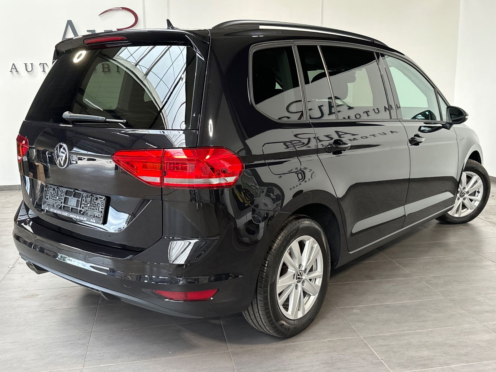 Fahrzeugabbildung Volkswagen Touran 2.0 TDI DSG Comfortline NAV+ACC+KAMERA+PP