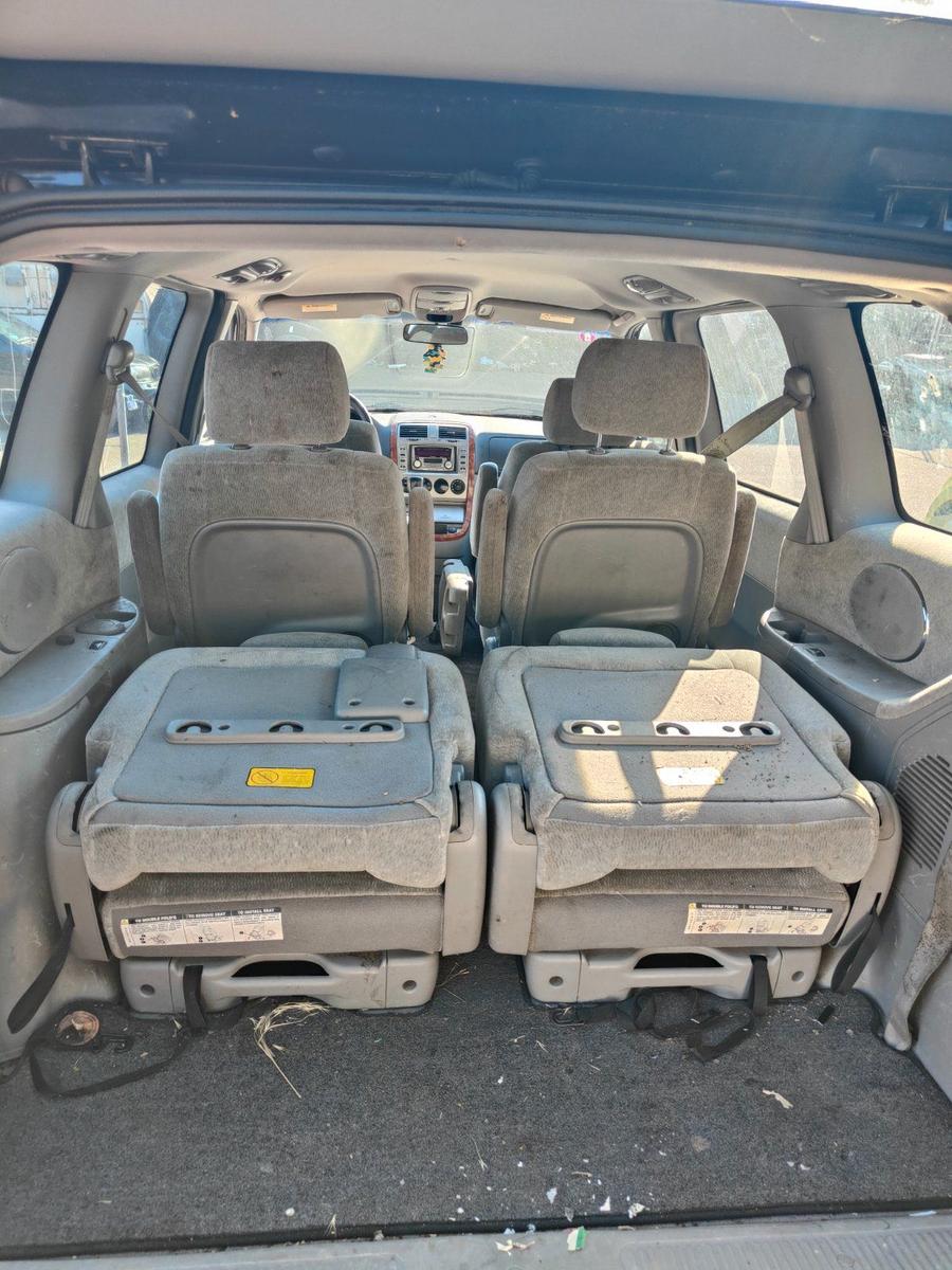 Kia Carnival 2006 — photo 14