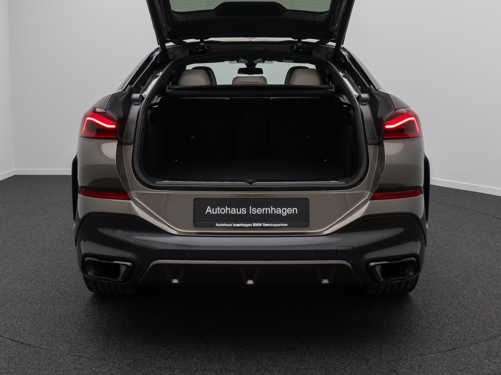 Fahrzeugabbildung BMW X6 xD40d M Sport 360° HUD H/K 22Zoll Individual