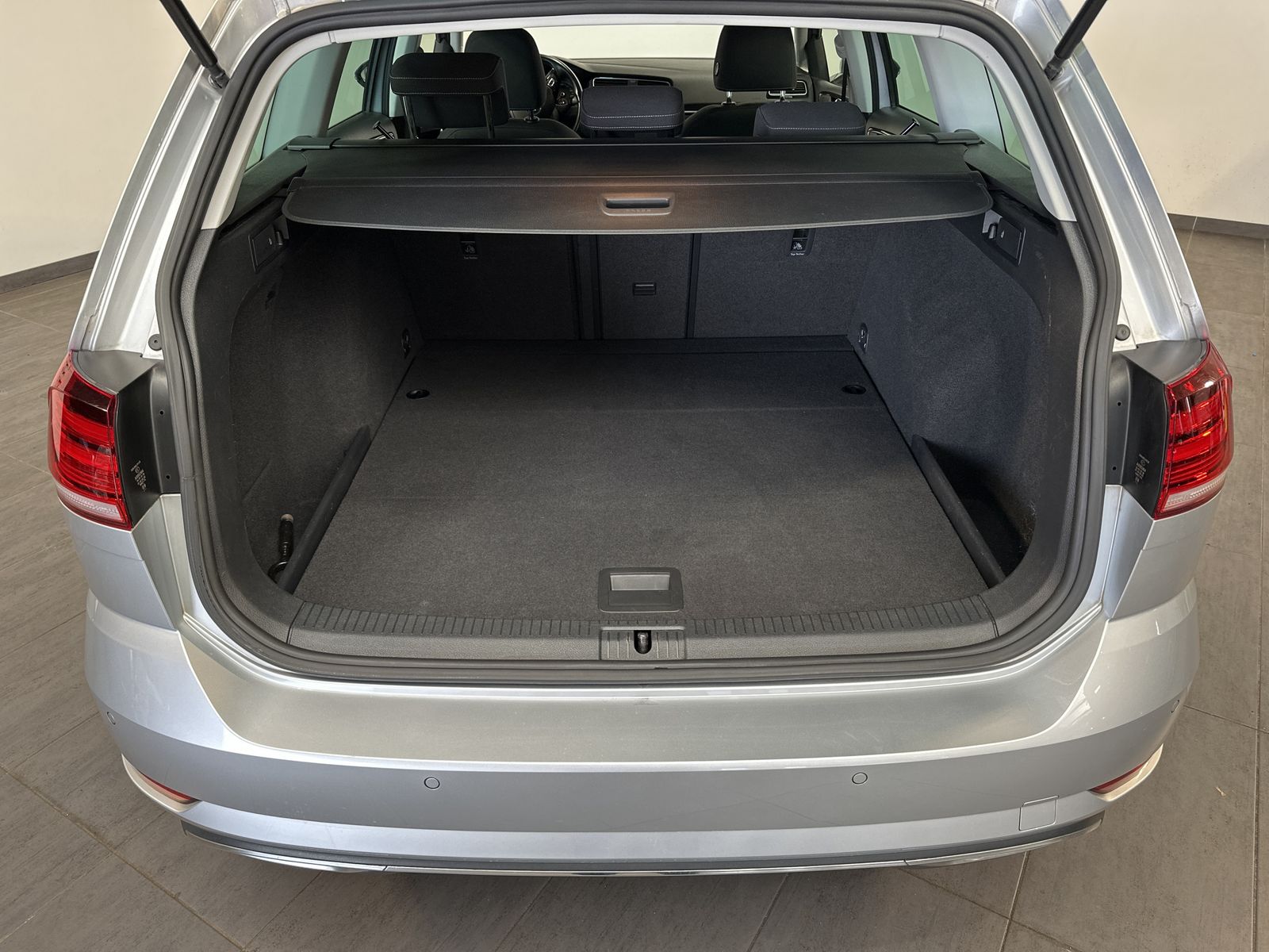 Fahrzeugabbildung Volkswagen Golf Variant 2.0 TDI Highline NAV+LED+ACC+SHZ+PP