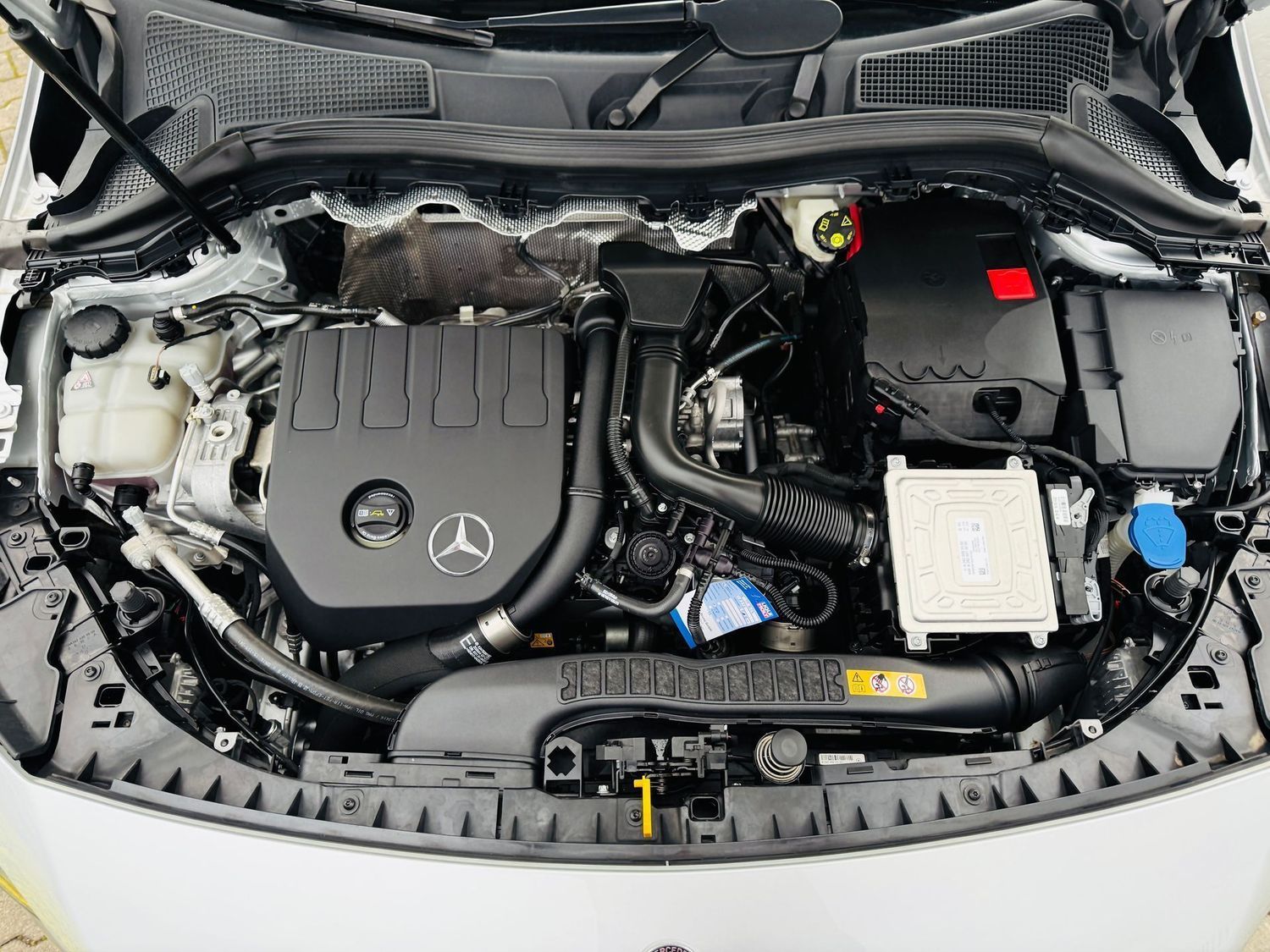 Fahrzeugabbildung Mercedes-Benz B 180 PROGRESSIVE & NIGHT, Automatik, AHK, LED,
