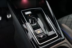 VW Golf 2.0 TDI DSG R-Line | Pano | HuD | FACELIFT VW Golf 2.0 TDI DSG R-Line | Pano | HuD | FACELIFT