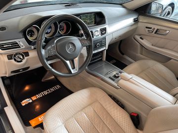 Mercedes-Benz E 350 BlueTec 4Matic Aut*ACC*AHK*NAVI*LEDER*PANO