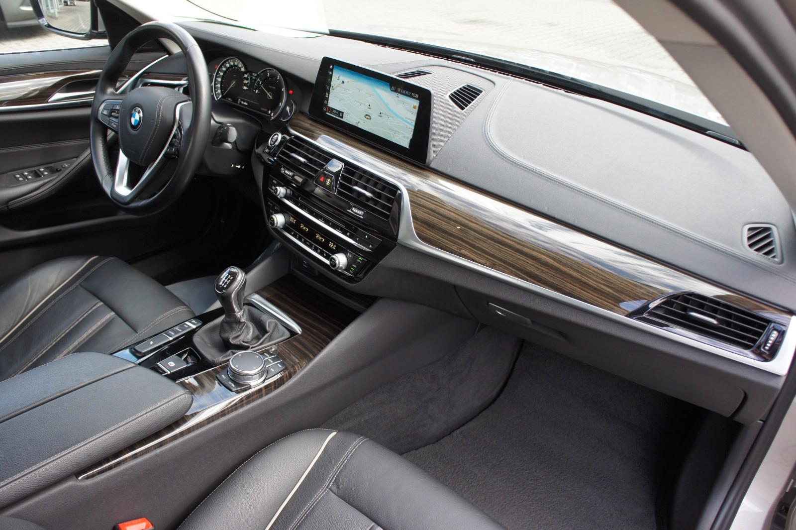 BMW 520d Limousine Luxury-Line *LED*NAVI*KAMERA*AHK*