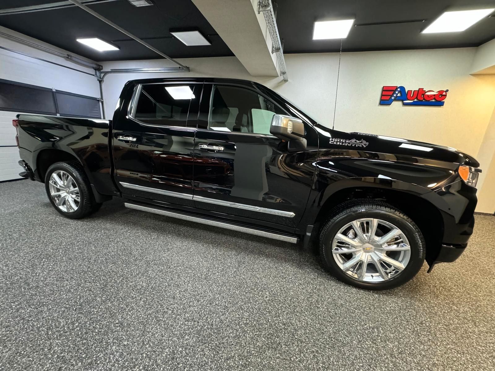 Fahrzeugabbildung Chevrolet 2026 SILVERADO DURAMAX DIESEL 4x4 HIGH COUNTRY