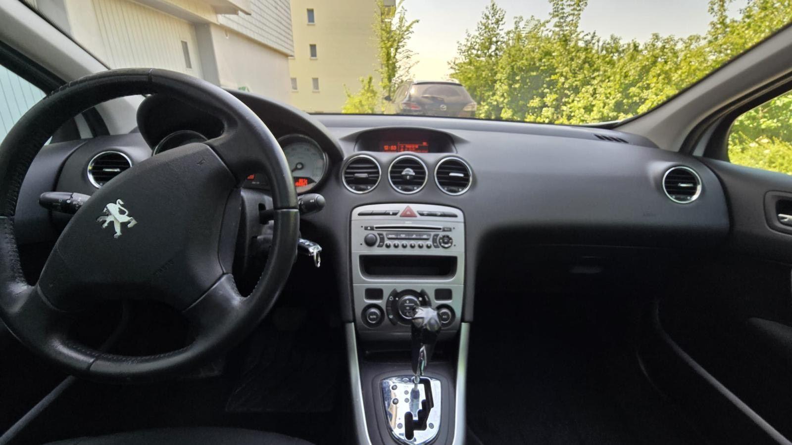 Peugeot 308 2009 — rear view