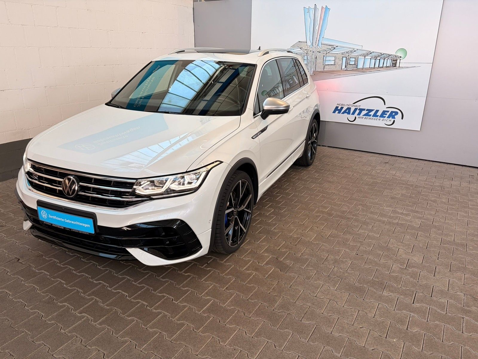 Fahrzeugabbildung Volkswagen Tiguan R 2,0 TSI DSG 4-Motion +AHK + Navi +Leder