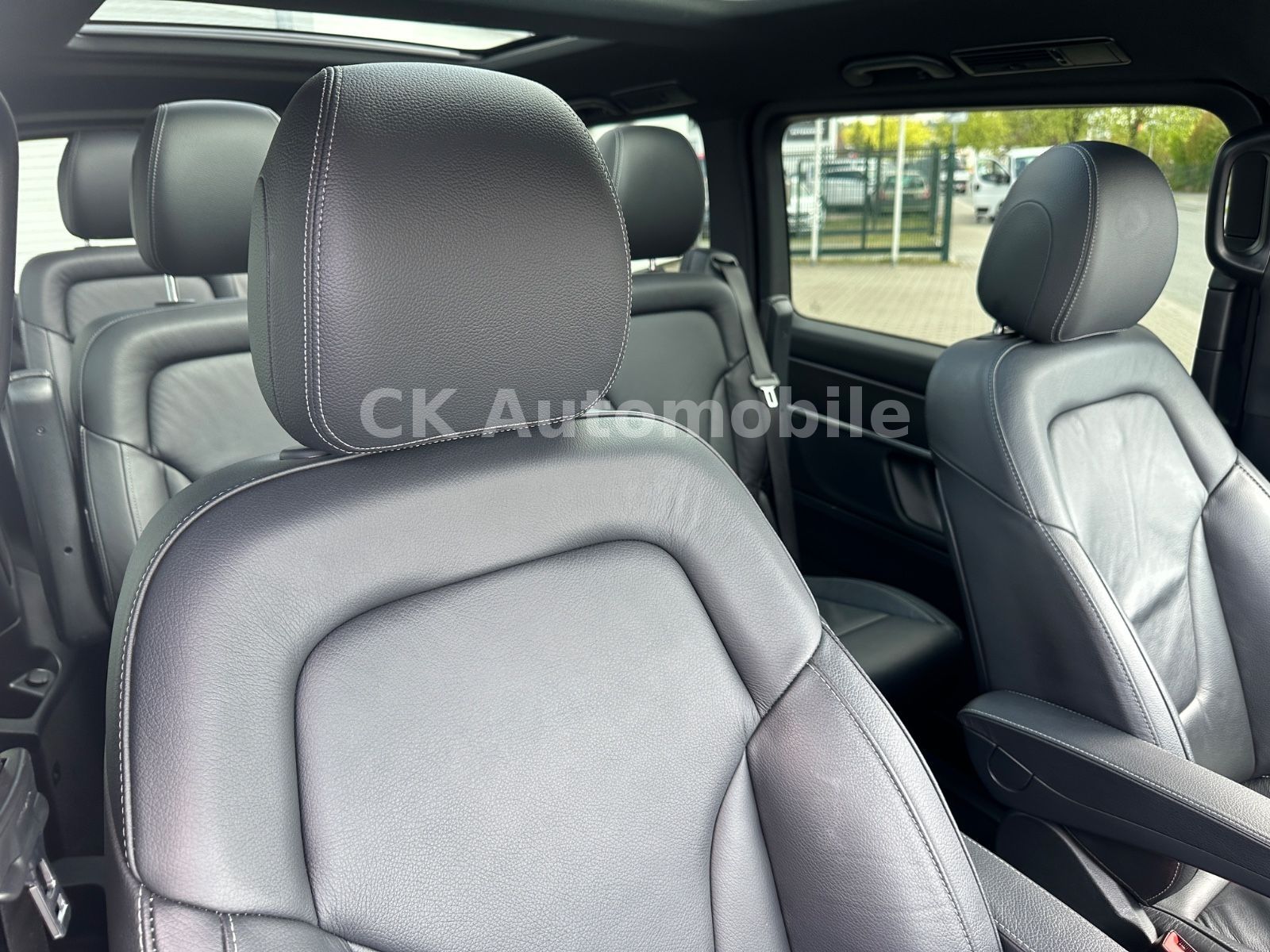 Fahrzeugabbildung Mercedes-Benz V 300d 4 Matic AVANTGARDE AMG-Line/6 Sitze/Pano