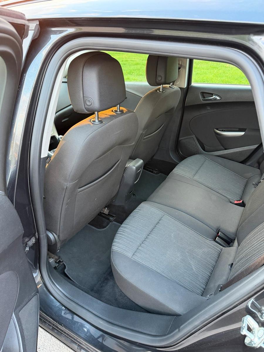 Opel Astra 2012 — photo 7