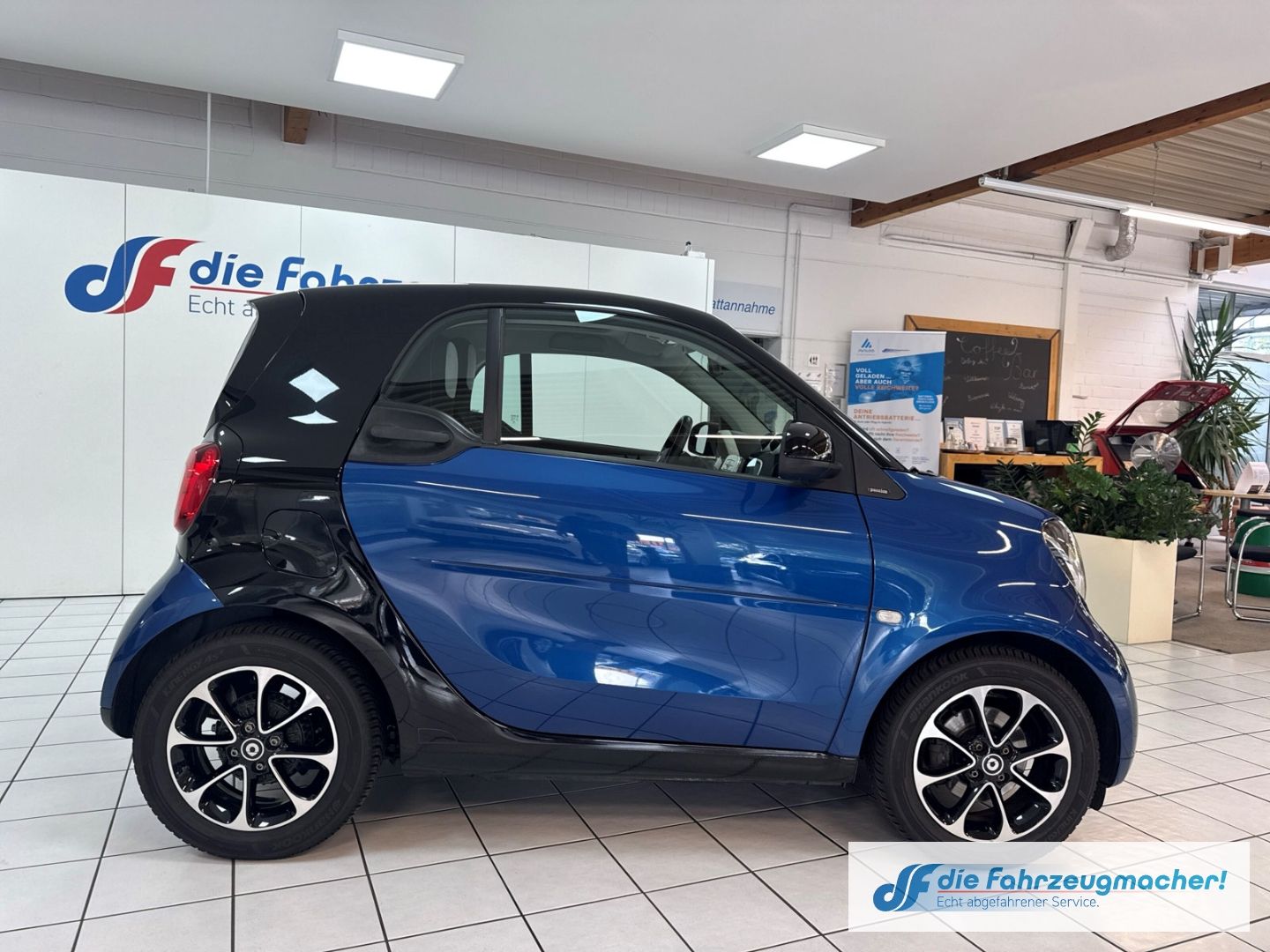 Fahrzeugabbildung Smart fortwo coupe Basis Panorama Klimaautom SHZ Temp