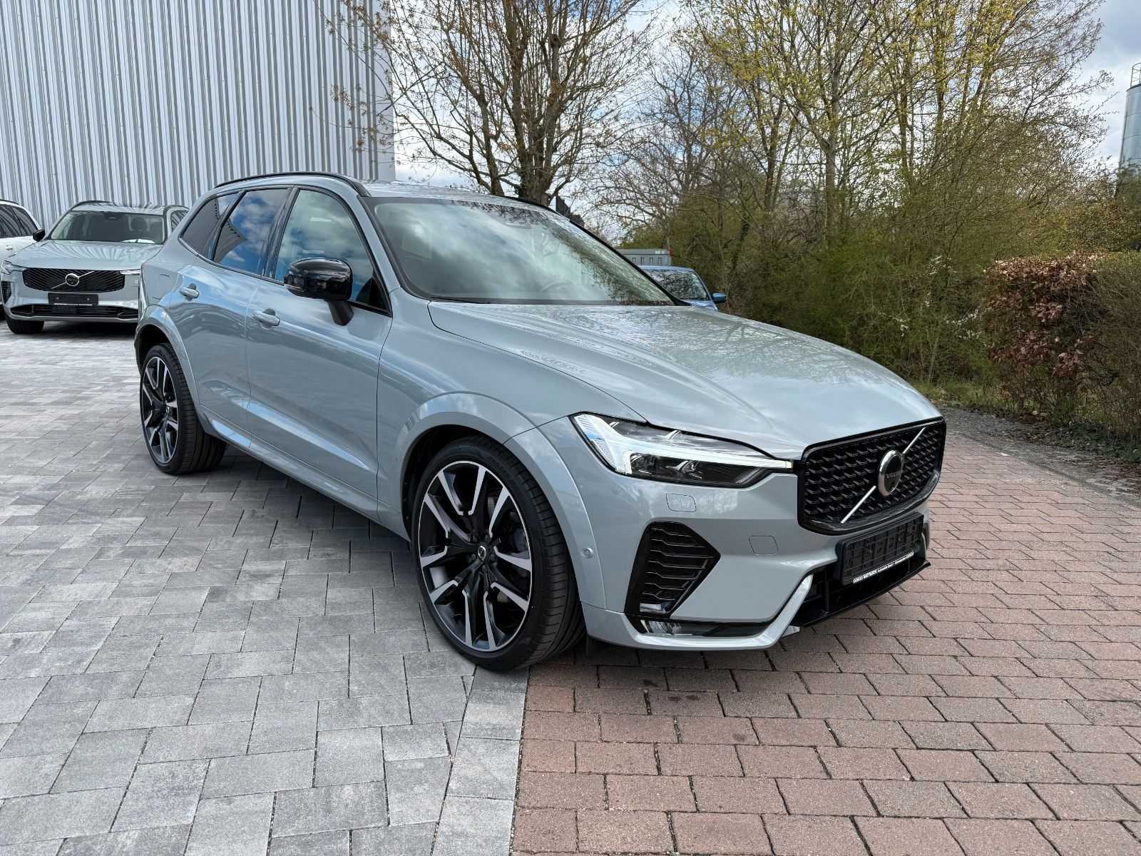 Volvo XC60 B4 AWD ULTIMATE DARK STANDHZG AHK 22 LEDER foto 1