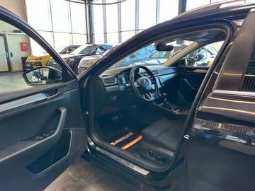 Skoda Superb Combi Style 4x4 *SZHZ*PDC*AHK*NAVI*KLIMA*
