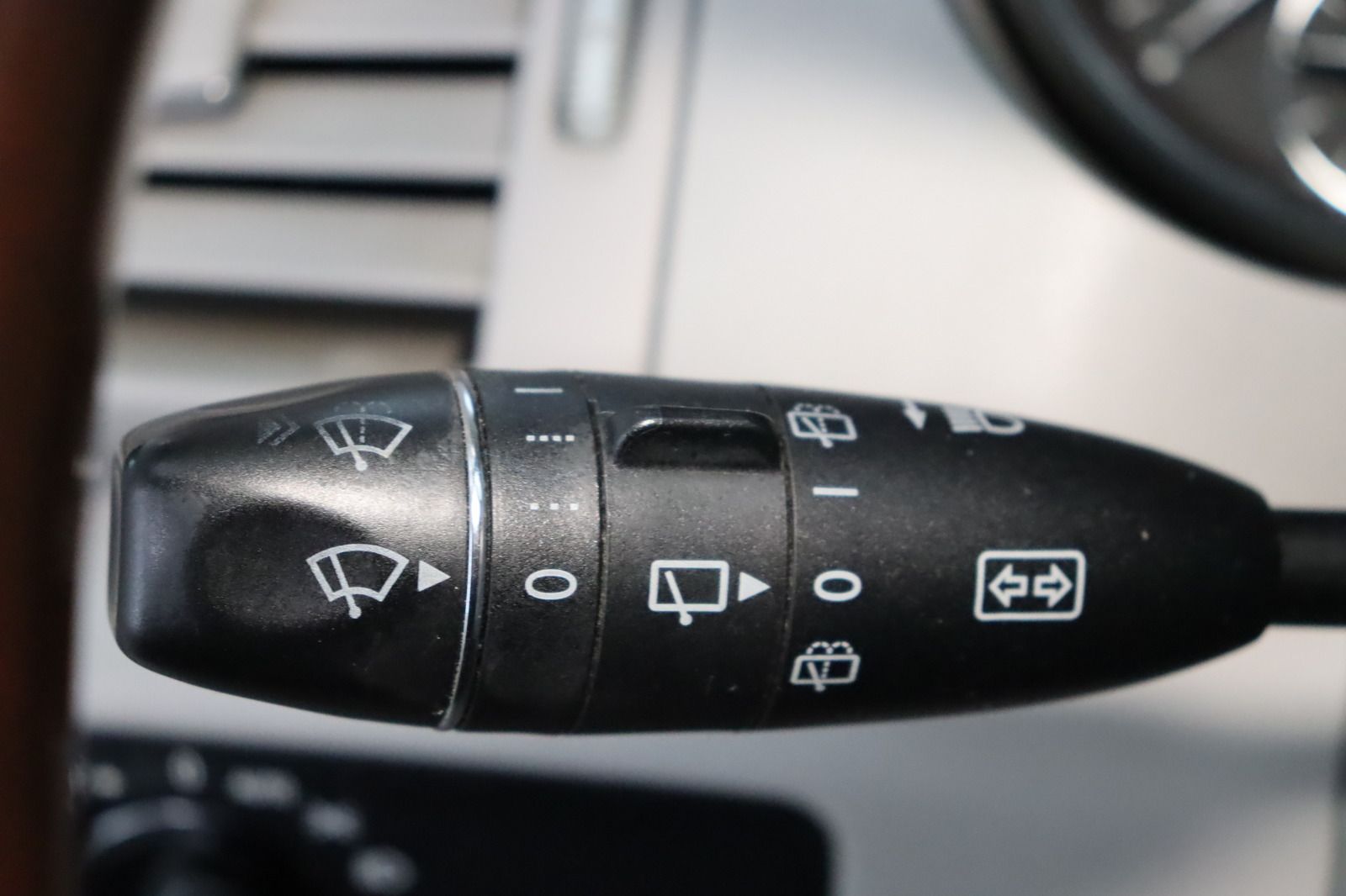 Fahrzeugabbildung Mercedes-Benz R 320 CDI 4MATIC * HUD * AHK * Navi