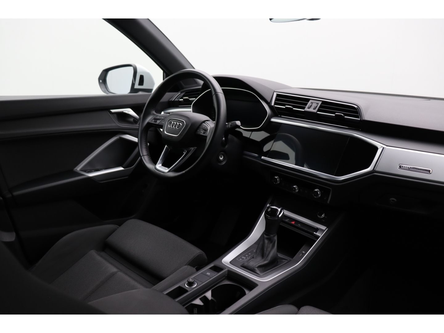 Fahrzeugabbildung Audi Q3 35 TFSI S line Digi Cockpit AHK 3-Zonen-Klima