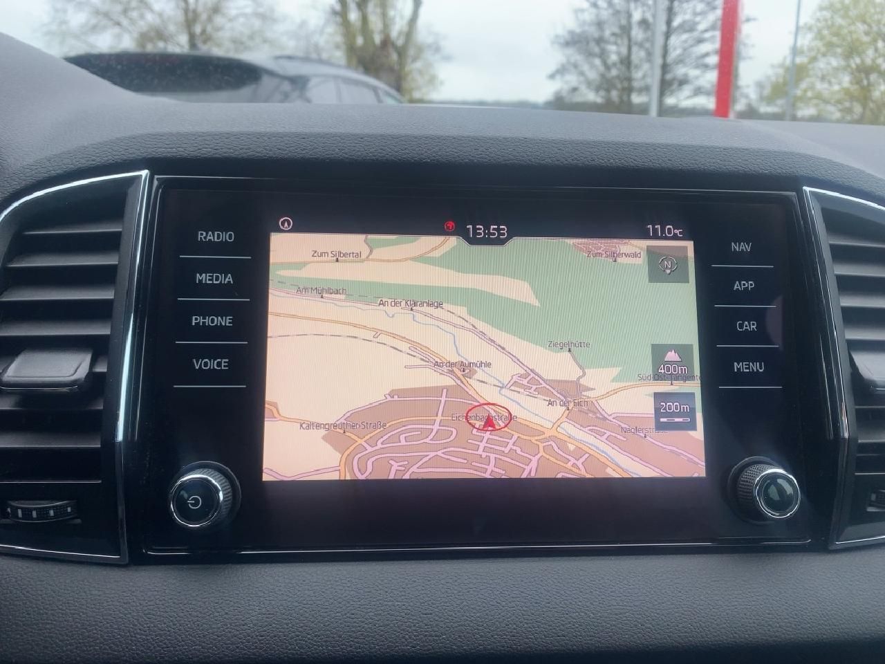 Fahrzeugabbildung SKODA Karoq Ambition Navi* SHZ* Tempomat*