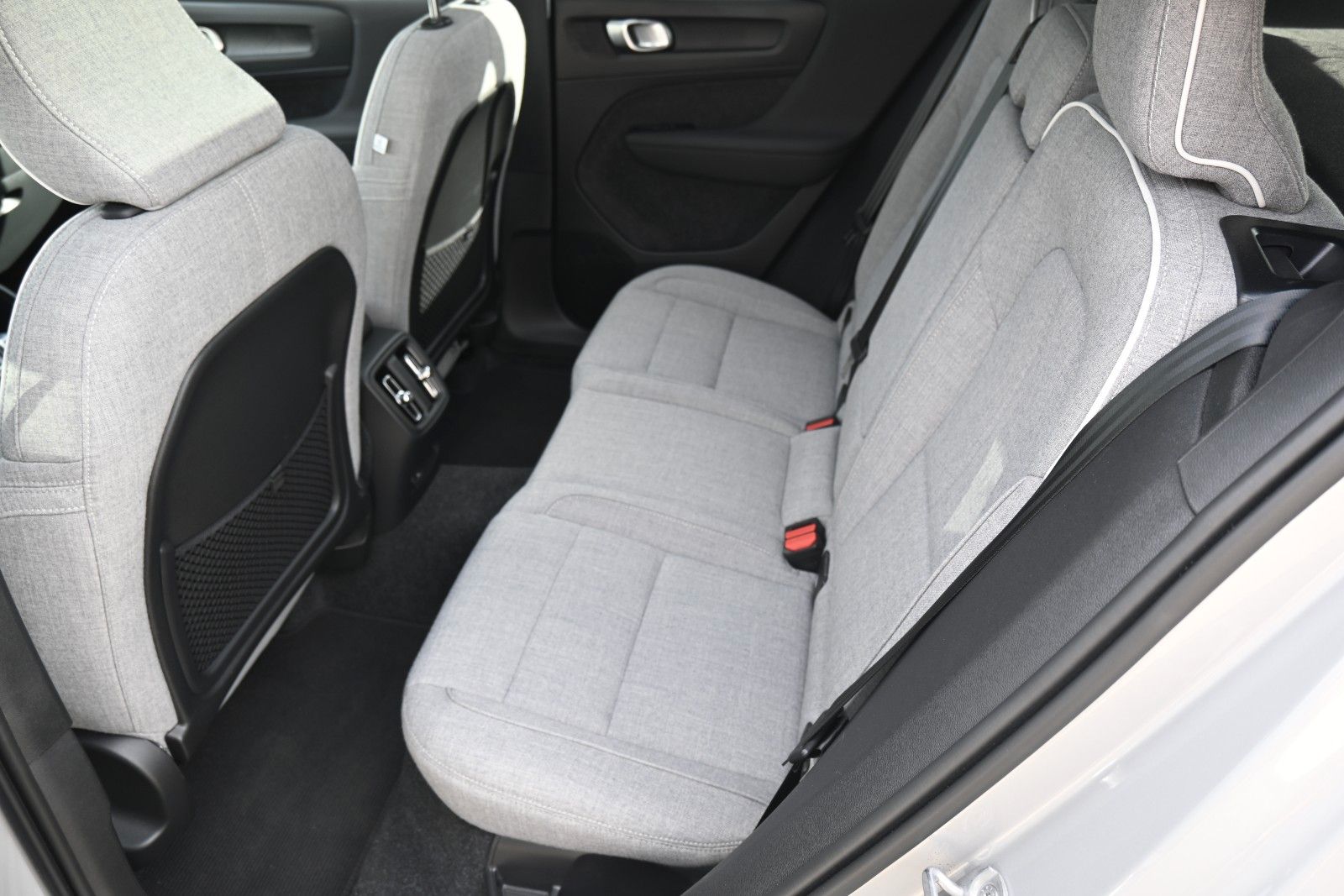 Fahrzeugabbildung Volvo XC40 BEV Ultimate Extend.Range*PANO*RW 565KM*