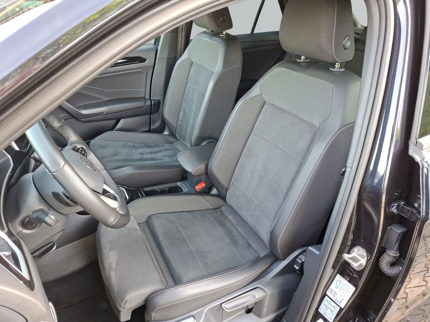 T-Roc 2.0 TDI DSG R-Line *AHK*LED*ACC*