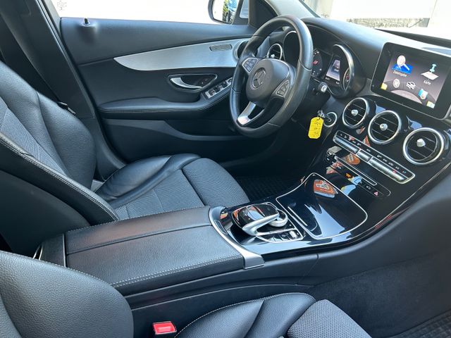 Fahrzeugabbildung Mercedes-Benz C 180 Autom.+Navi+LED+Teilleder+SHZ+BT+PDC