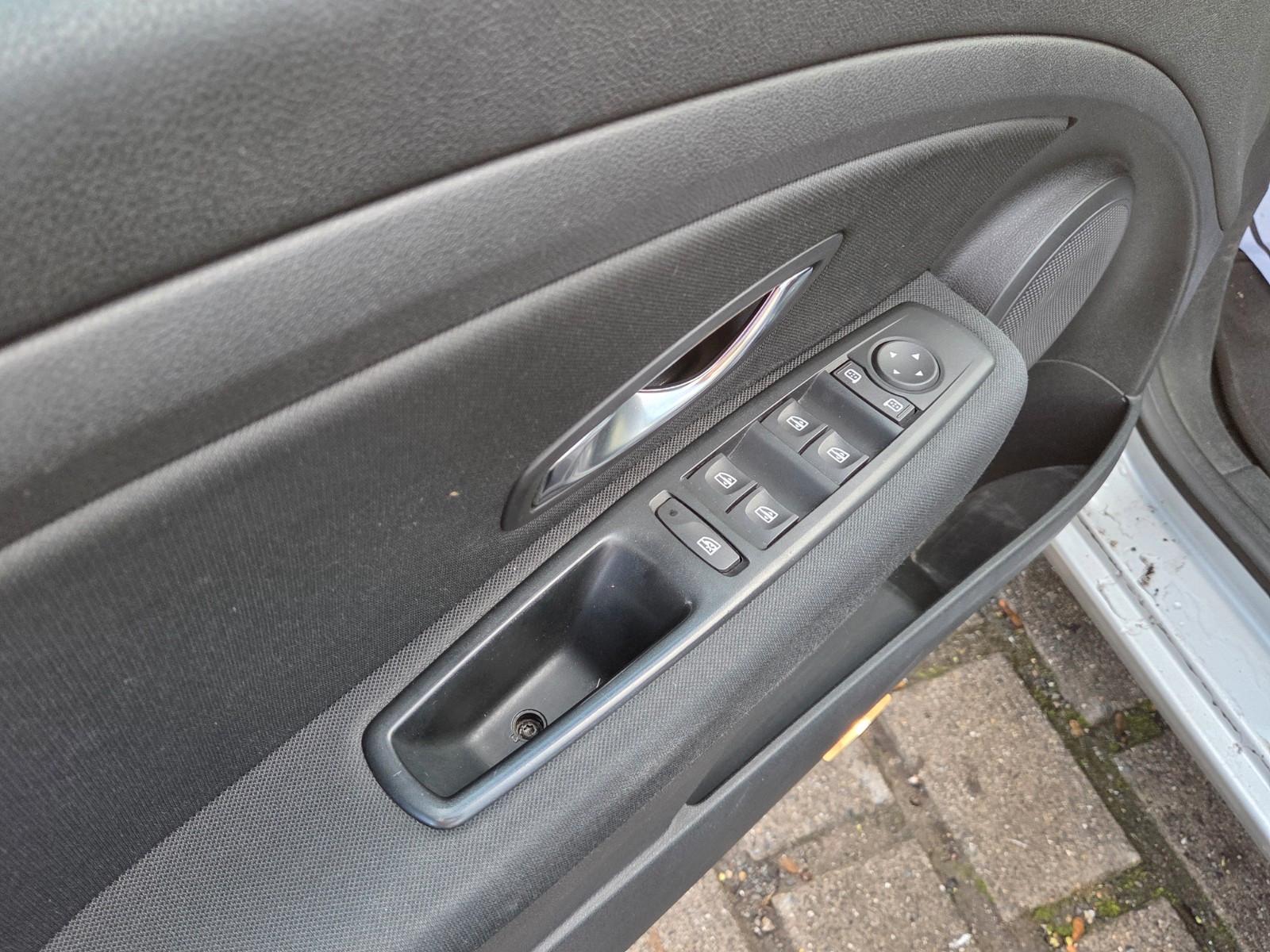 Renault Megane 2010 — photo 16