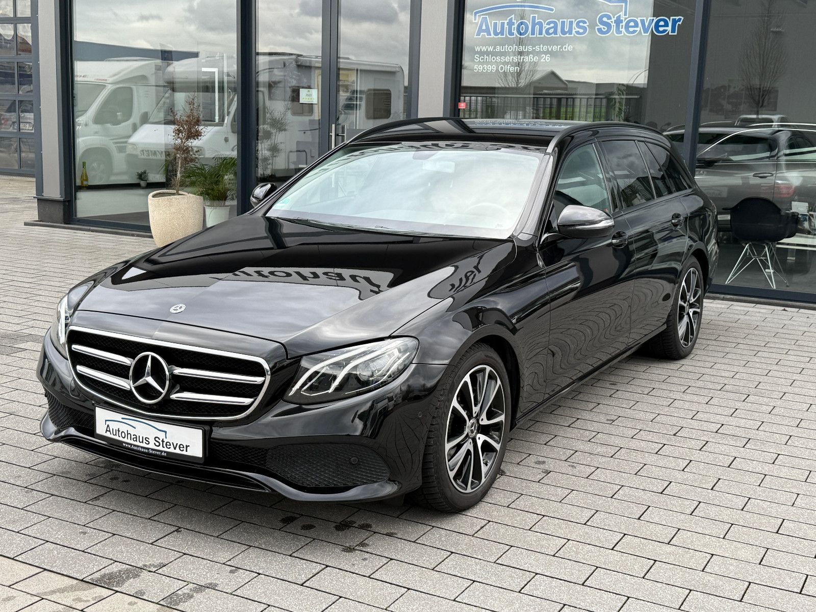 Fahrzeugabbildung Mercedes-Benz E 200 T Avantgarde NAVI KLIMAAUTO CAM LED SITZH.