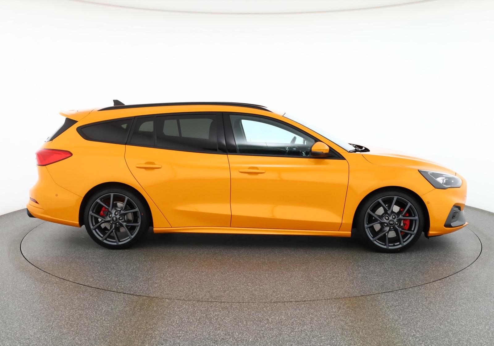 Ford Focus Turnier 2.3 EB ST LED Navi Kamera ACC AHK