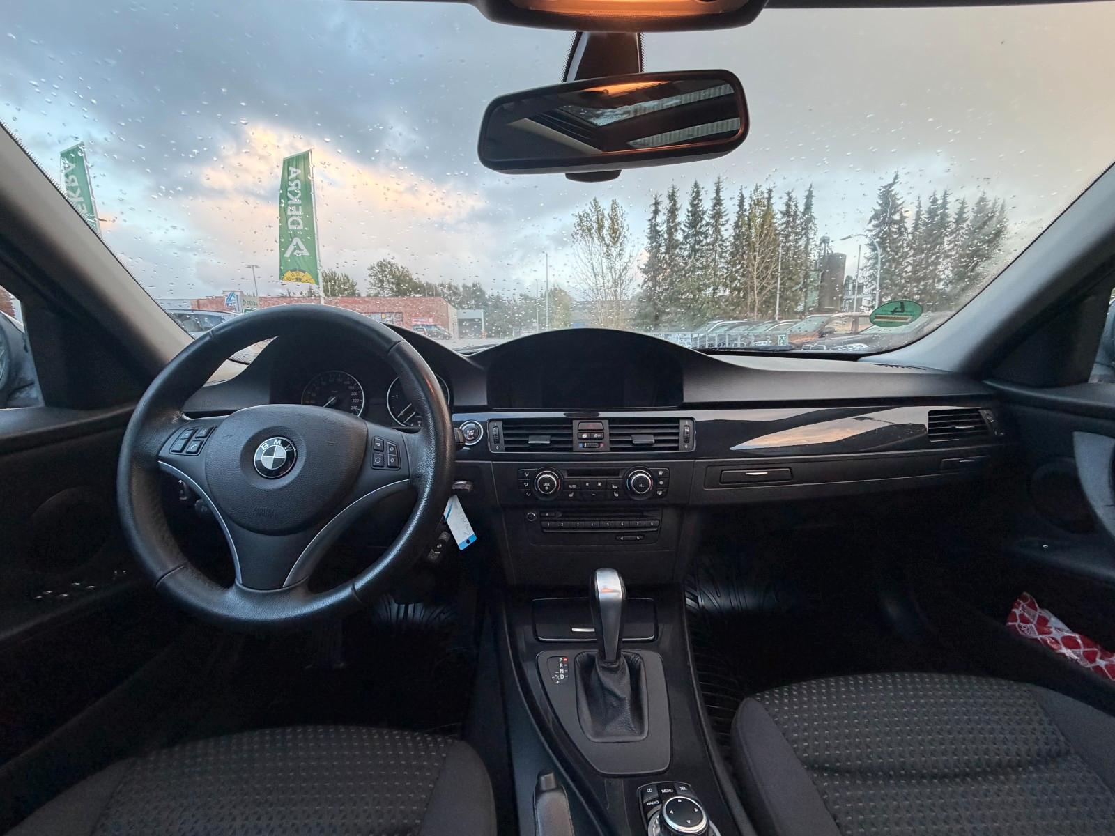 BMW 318 2012 — photo 10