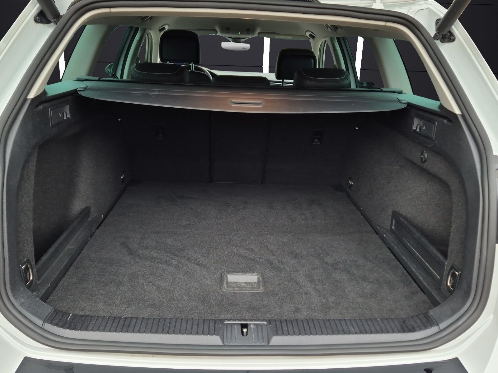 Fahrzeugabbildung Volkswagen Passat Variant TDI Elegance DSG Matrix Navi AID