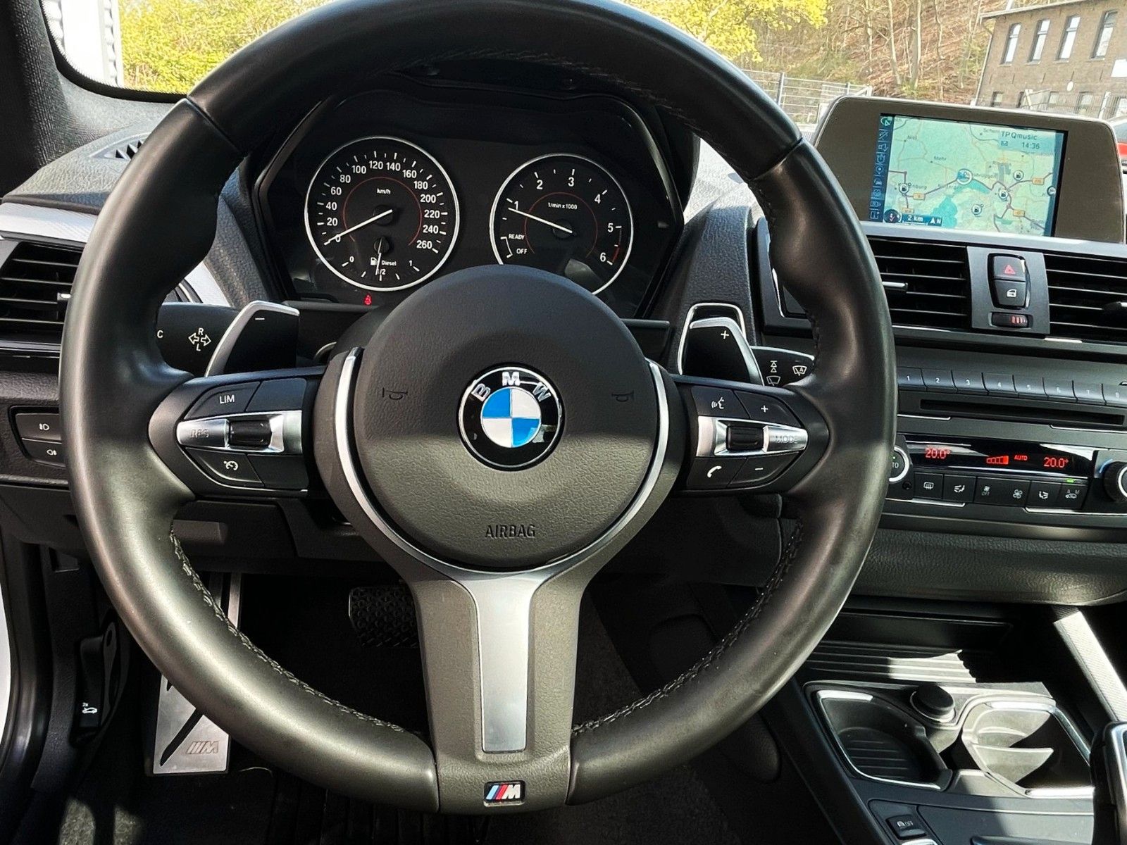 Fahrzeugabbildung BMW 220d Coupe SAG M SPORT PAKET NAVI GSD H&K SOUND