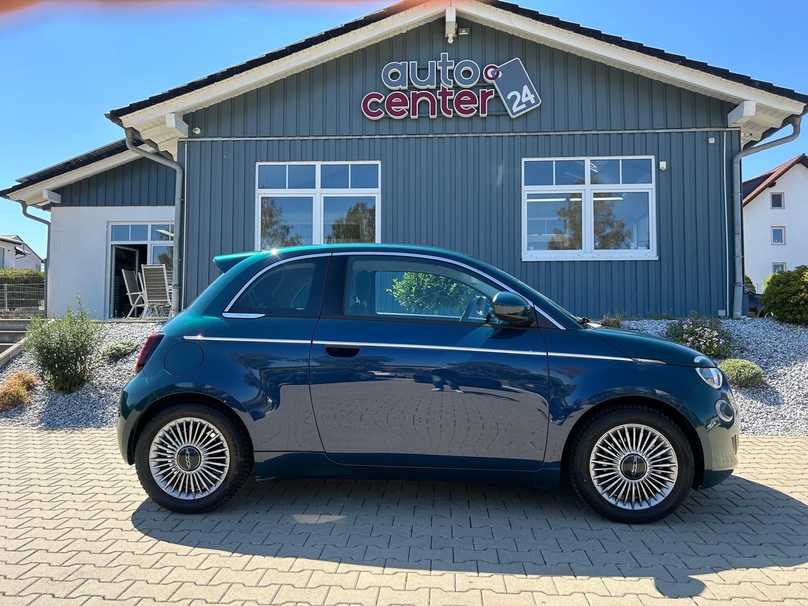 Fahrzeugabbildung Fiat 500e°Style Paket°42 kWh°Alu°Navi°1.Hnd°SOH 97,5%