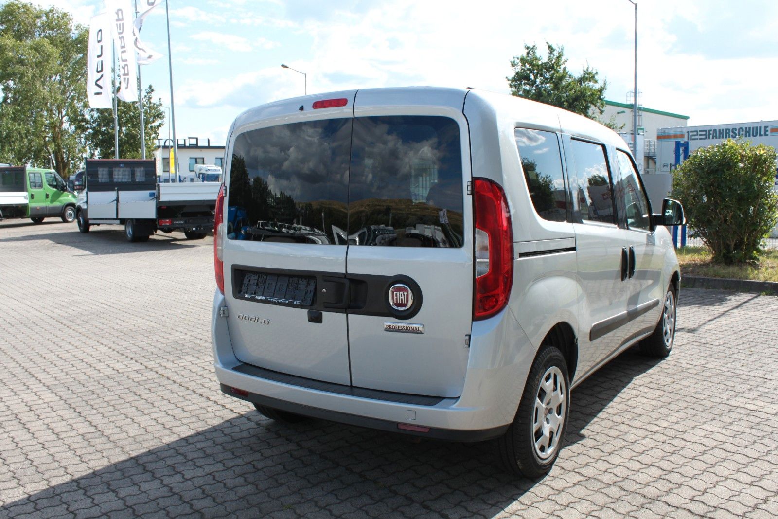 Fahrzeugabbildung Fiat Doblò SX Kombi LKW Zulassung