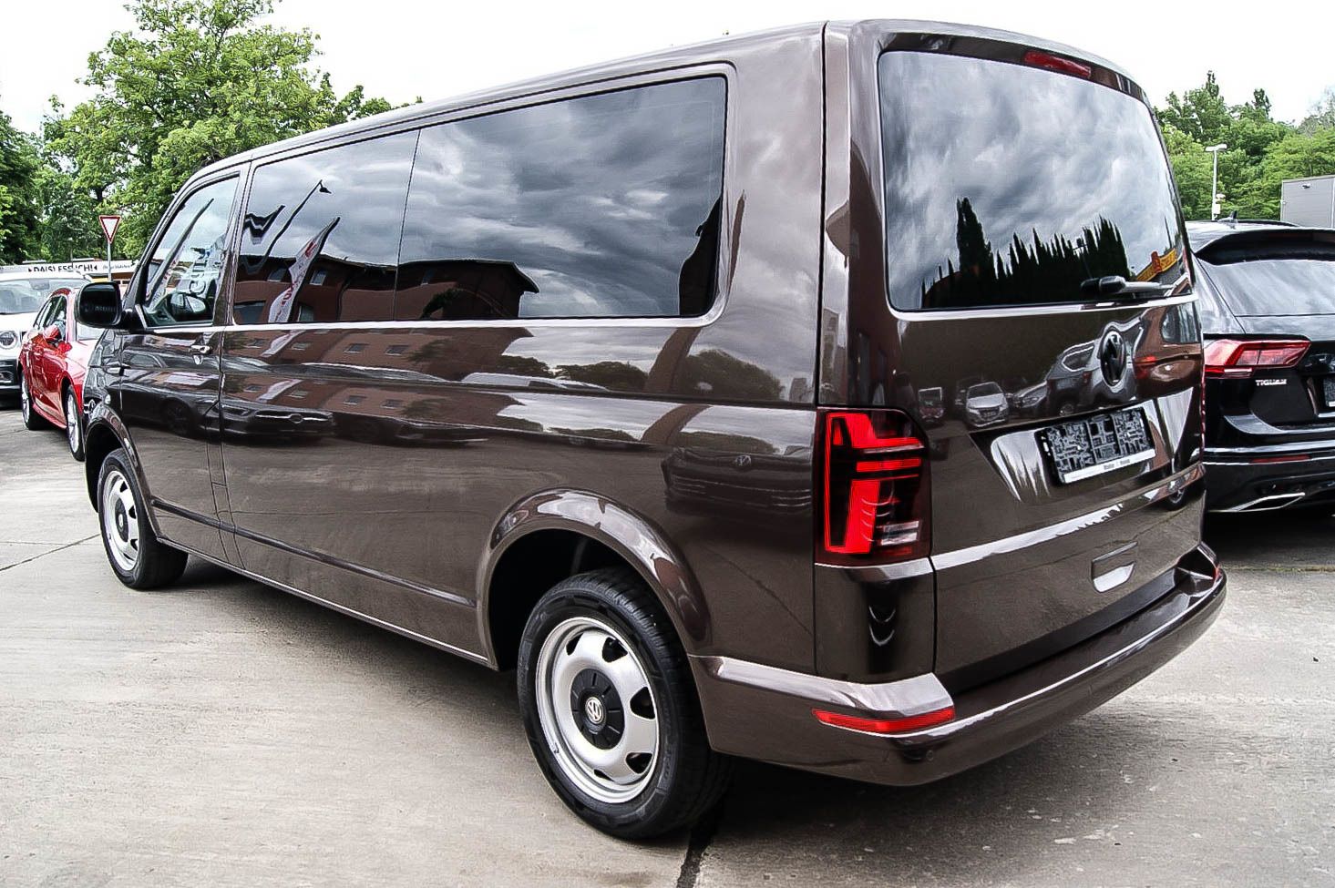 Fahrzeugabbildung Volkswagen T6 Caravelle lang 2.0 TDI DSG 9-Sitze NAVI XENON