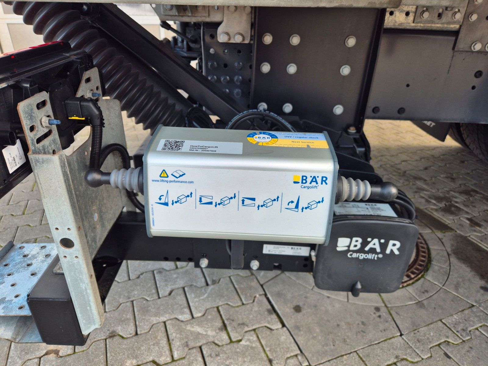 Fahrzeugabbildung Iveco AD190S40/FP Lamberet Mitsubishi LBW Tür AHK