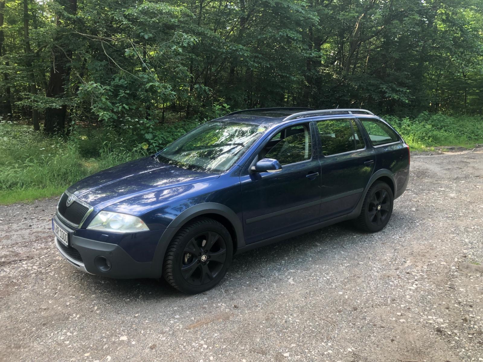 Skoda Octavia 2008 — rear view