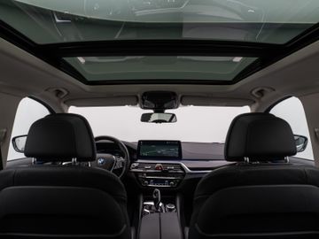 Fahrzeugabbildung BMW 530d LuxuryLine Pano Kamera Laser HUD DAB HiFi