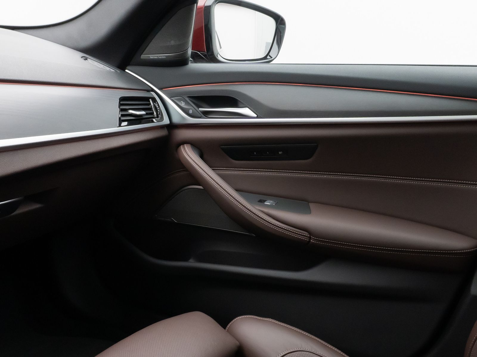 Fahrzeugabbildung BMW 530e M Sport Panorama Kamera HUD DAB H/K AHK 19"