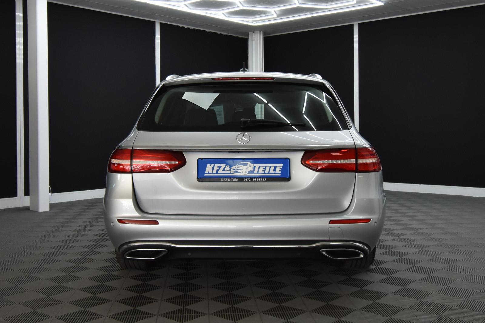Mercedes-Benz E 220  SHZ AHK RFK LED Ambiente.